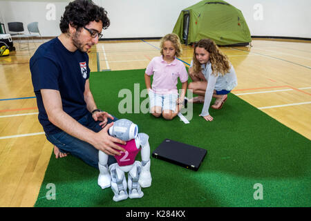 Miami Florida,University of Miami,RoboCup Open,Robots,SoftBank Robotica NAO robot,intelligenza artificiale ai,Student students pupill competition,autono Foto Stock