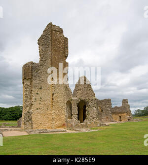 Le rovine, inclusa la grande torre del XII secolo vecchio Sherborne Castle, Castleton, Dorset, Inghilterra Foto Stock