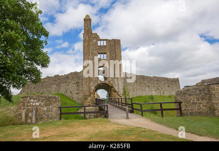 Gatehouse e ponte di rovine della storica del XII secolo vecchio Sherborne Castle, Castleton, Dorset, Inghilterra Foto Stock