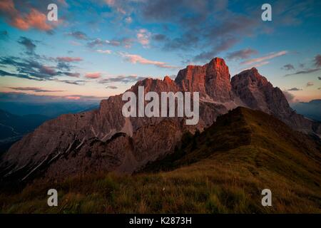 Il Monte Pelmo, Dolomiti orientali, Borca di Cadore, Belluno, Veneto, Italia. Foto Stock