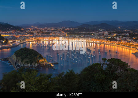 San Sebastian città ans spiaggia Concha da Igueldo Foto Stock