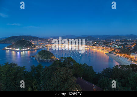 San Sebastian città ans spiaggia Concha da Igueldo Foto Stock