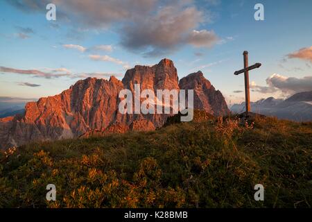 Il monte Pelmo da Col de la puina, Dolomiti, Borca di Cadore, Belluno, Veneto. Foto Stock