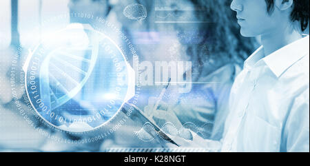 Immagine composita di immagine digitale di elica di DNA con numeri Foto Stock