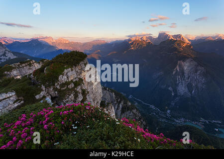 Vista dal Col Rean, Gruppo della Civetta e Dolomiti, Alleghe, Belluno, Veneto, Italia. Foto Stock