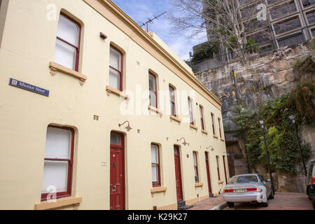 Xix secolo proprietà residenziali in Atherden street nella storica area di Rocks del centro cittadino di Sydney, Nuovo Galles del Sud, Australia Foto Stock