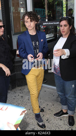New York, NY, STATI UNITI D'AMERICA. Il 30 agosto, 2017. Wyatt Oleff a costruire la promozione del nuovo film a New York City il 30 agosto 2017. Credito: Rw/media/punzone Alamy Live News Foto Stock