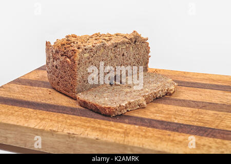 Tutto il pane di grano cotto a casa, bio ingredienti, molto salutare con semi Foto Stock