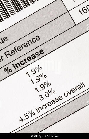 Dettaglio di aumento della tassa del Consiglio bill mostra % aumentare con 4,5% di aumento nel complesso Foto Stock