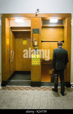 Praga Lucerna, paternoster lift Foto Stock