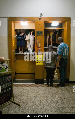 Praga Lucerna, paternoster lift Foto Stock