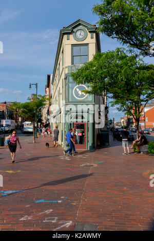 Stati Uniti Maine ME Portland Downtown Congress Street e Free Street Starbucks Coffee Shop Foto Stock