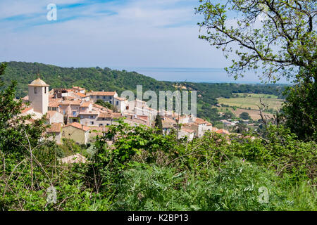 Vista panoramica del villaggio provenzale di Ramatuelle sulla Riviera francese Foto Stock