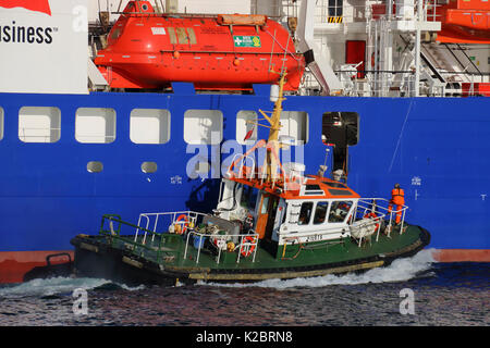 Il progetto pilota in presenza con dive sostegno della nave 'Bibby Polaris' a Peterhead Harbour, ottobre 2014. Tutti i non-usi editoriali deve essere eliminato singolarmente. Foto Stock