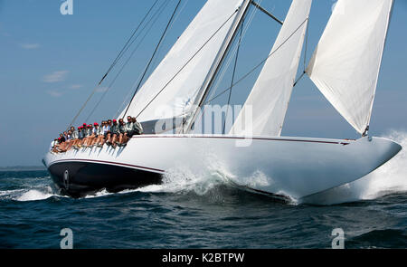 Ranger yacht racing nella benna di Newport, Rhode Island, Stati Uniti d'America. Luglio 2009. Foto Stock