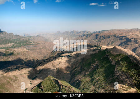 Ampia vista del Simien Mountains National Park, Amhara Region, Etiopia, Africa, marzo 2009. Foto Stock