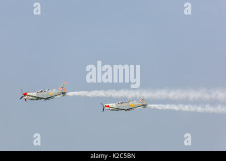 RADOM, Polonia - 26 agosto: Orlik (Polonia) aerobatic team display a Air Show Radom 2017 evento su agosto 26, 2017 di Radom, Polonia Foto Stock