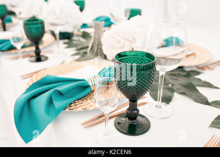 Splendidamente evento organizzato - servita tabelle festosa pronto per gli ospiti Foto Stock