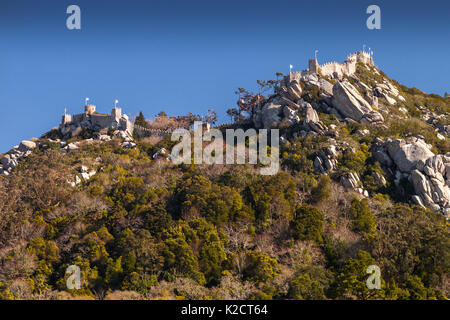 Sintra, Portogallo. Visita al Palacio Nacional de Sintra, Palacio da Pena, Quinta Regaleira y Castelo dos Mouros Foto Stock