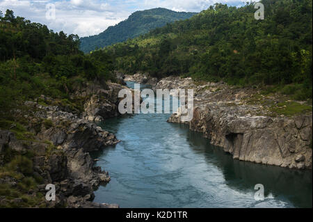 Fiume Subansiri, vicino Daporijo, Arunachal Pradesh, India Nordorientale, novembre 2014. Foto Stock