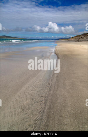 Spiaggia e mare paesaggio, Traigh Lar, North Uist, Ebridi, Scozia, Giugno. Foto Stock