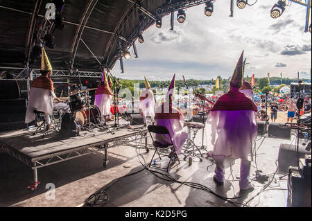 Re lagune battenti Pesce spada Dance Band suonare il Lakeside stadio in Camper chiamando, Hagley Hall, Warwickshire Foto Stock