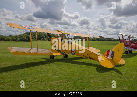 De Havilland DH.82 Tiger Moth primario biplano trainer alla Shuttleworth fiducia Foto Stock