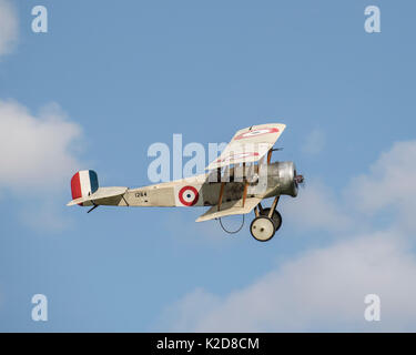 Replica Bristol Scout degli aerei da caccia della Grande Guerra battenti alla Shuttleworth fiducia Foto Stock