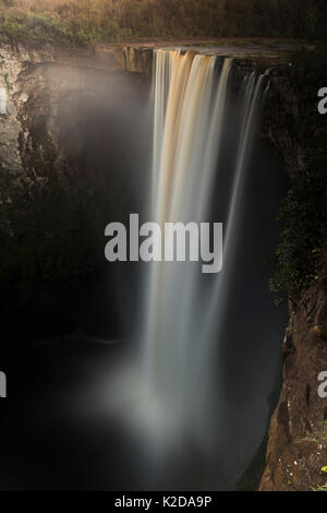 Kaieteur Falls è il mondo della più ampia singola goccia cascata, situato sul fiume Potaro nel Kaieteur Parco Nazionale, in Essequibo, Guyana, Sud America Foto Stock