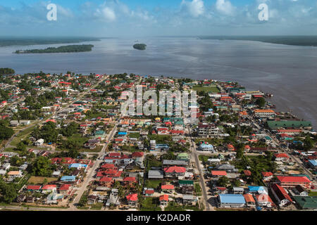 Vista aerea di Bartica città sul fiume Essequibo, Guyana America del Sud Foto Stock
