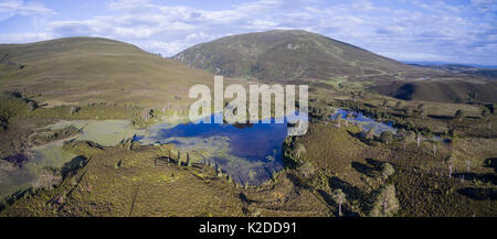 Loch un' Garbh-choire sopra il Ryvoan Pass, Cairngorms National Park, Scozia, Giugno 2016. Foto Stock