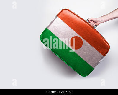Niger bandiera su una pelle vintage valigia. Foto Stock