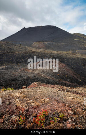 Vulcano di San Antonio, vista dal vulcano Teneguia, vulcani di Fuencaliente, trail Ruta de los Volcanes Foto Stock