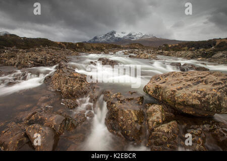 Fiume Sligachan nel tardo inverno, Skye, Scozia, marzo 2014. Foto Stock