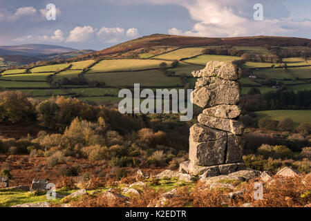 Bowerman il naso nella tarda sera di luce, un granito tor, Parco Nazionale di Dartmoor, Devon, Inghilterra, Regno Unito. Ottobre 2015. Foto Stock