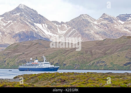 Quark Expeditions mare avventuriero, Stromness Stazione Baleniera, Georgia del Sud. Gennaio 2015. Foto Stock