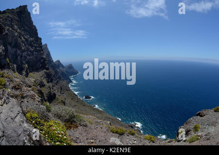 Ripide montagne vulcaniche di Tamadaba parco naturale, vista sud dal Mirador El Paso Marinero. Gran Canaria Riserva della Biosfera dall'UNESCO, Gran Canaria. Isole Canarie, Giugno 2016. Foto Stock