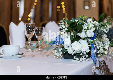 Giorno di nozze che mostra immagini - amore, matrimonio, fiori, dolci e fiori Foto Stock