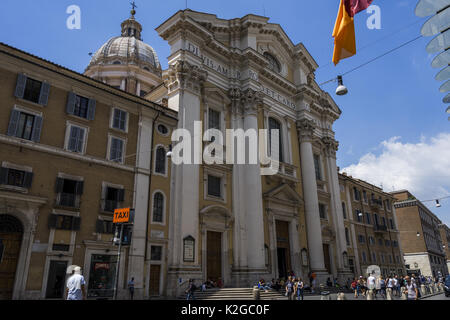 Esterno della Basilica di sant'Ambrogio e Carlo al corso in roma, Italia. giugno 2017 Foto Stock