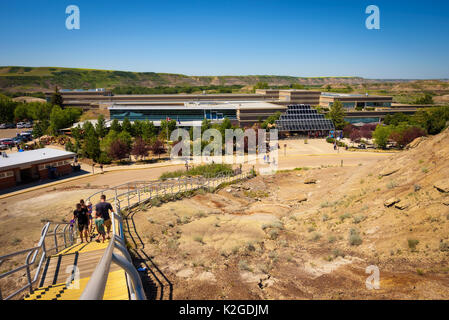 Edificio del Royal Tyrrell Museo di Paleontologia nel Canadian badlands. Foto Stock