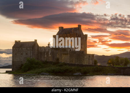 Eilean Donan Castle vicino a Dornie Loch Duich Lochalsh Scozia Scotland Foto Stock
