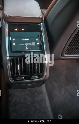 Interior shot del prodotto cinese Volvo S90 lwb T5 modello di iscrizione Foto Stock