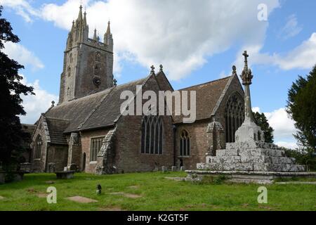 Chiesa di tutti i Santi Newland La Cattedrale della foresta risalenti all'inizio del 1200 Foresta di Dean Gloucestershire England Regno Unito GB Foto Stock