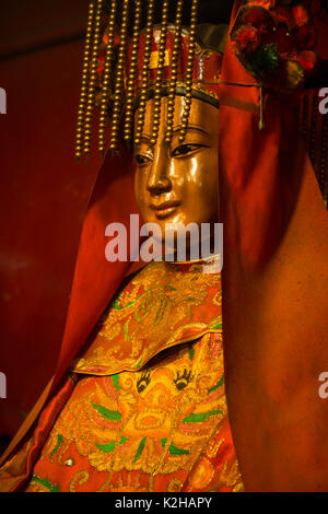 Statua della Dea Taoista Kuan Yin nel Tempio di Man Mo, Hong Kong Central Foto Stock