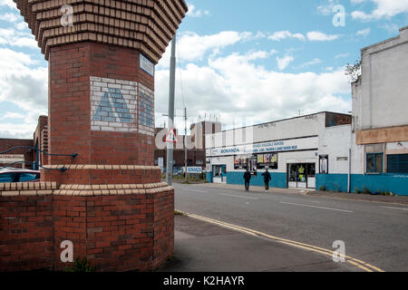 La corsa verso il basso Centre Street nel quartiere di Kingston sulla sponda meridionale del fiume Clyde a Glasgow, Scozia Foto Stock