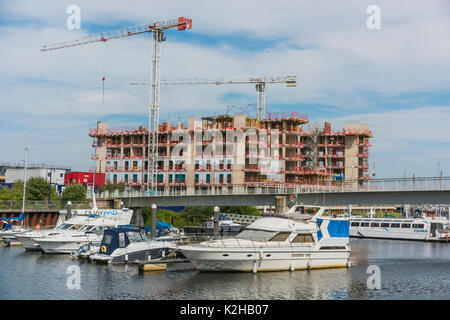 Il nuovo sviluppo Bayscape in Cardiff Bay PHILLIP ROBERTS Foto Stock