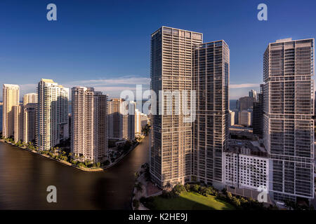 Brickell skyline di Miami al tramonto. Questa immagine mette in mostra alcuni degli edifici alti in Miami, Florida. Foto Stock