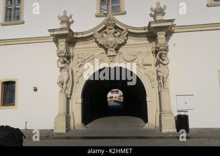 Storico ponte levatoio all'gatealley ingresso alla città pittoresca Alba Iulia, Romania. Foto Stock