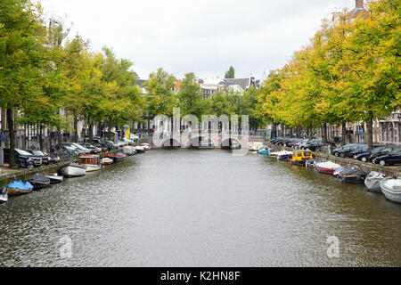 Amsterdam, Paesi Bassi - 11 Settembre 2011: Visualizzazione di un canale in Amsterdam Foto Stock
