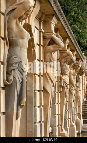 Fontana statue in basso acqua giardino, il palazzo di Blenheim, Woodstock, Oxfordshire, Regno Unito Foto Stock